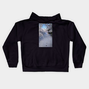 SOLITARY SNOW WINTER SCENE XL Kids Hoodie